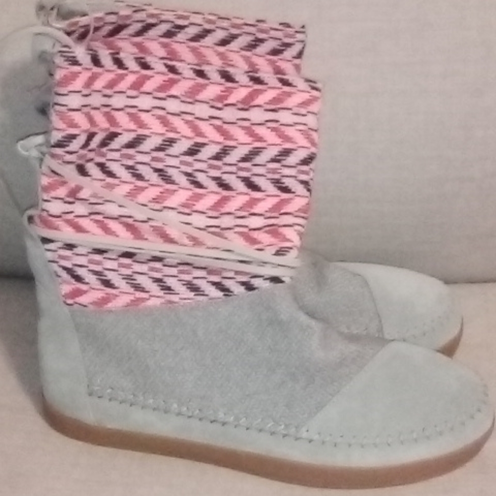Tom's Suede & Weave Moccasin Boots NWOT